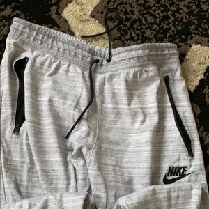 boys nike joggers